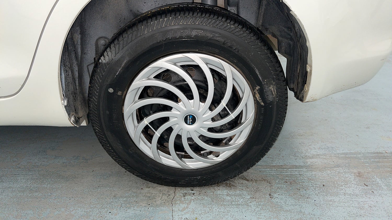 Used 2016 Maruti Suzuki Swift Dzire VDI Diesel Manual tyres LEFT REAR TYRE RIM VIEW