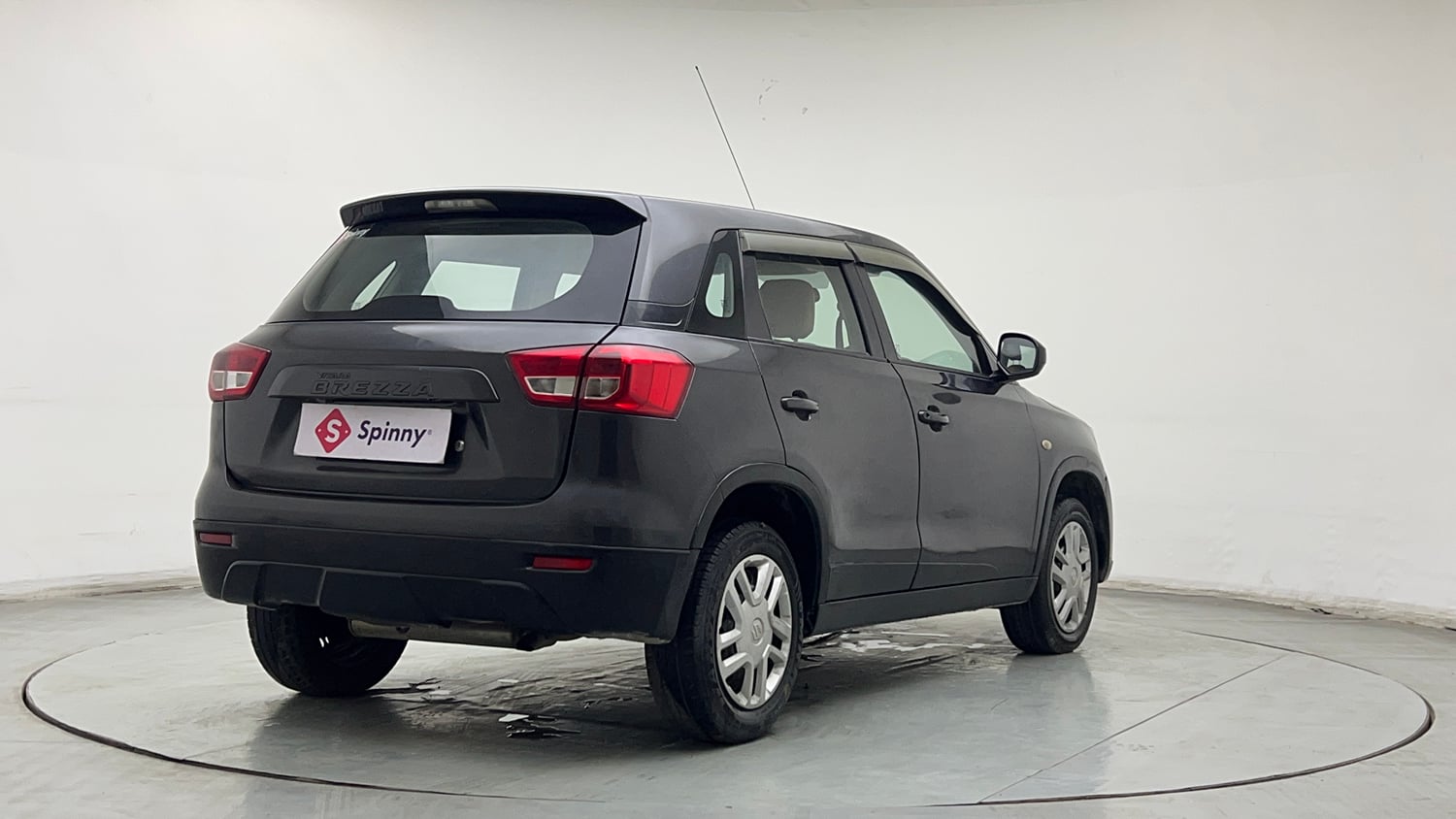 Used 2018 Maruti Suzuki Vitara Brezza [2016-2020] LDi Diesel Manual exterior RIGHT REAR CORNER VIEW