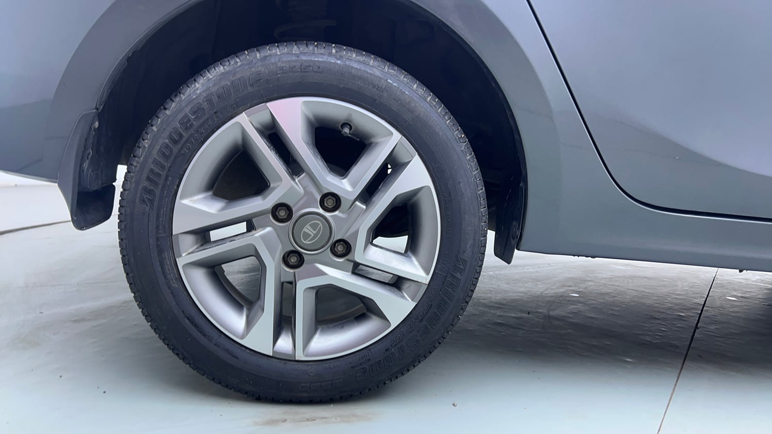 Used 2023 Tata Tigor XZ Plus Petrol Manual tyres RIGHT REAR TYRE RIM VIEW