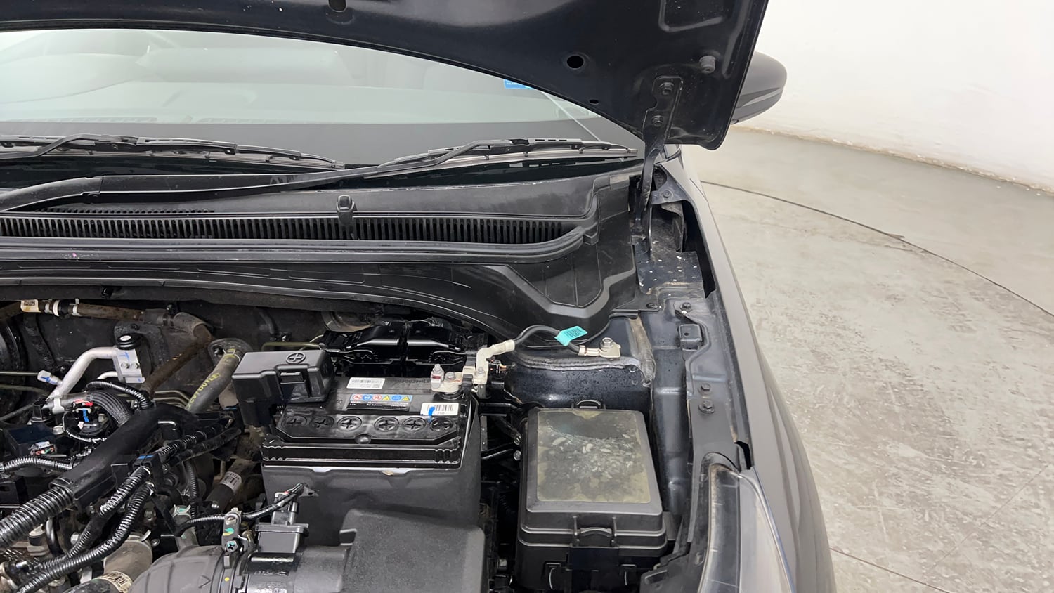 Used 2024 Hyundai New i20 Asta (O) 1.2 IVT Petrol Automatic engine ENGINE LEFT SIDE HINGE & APRON VIEW