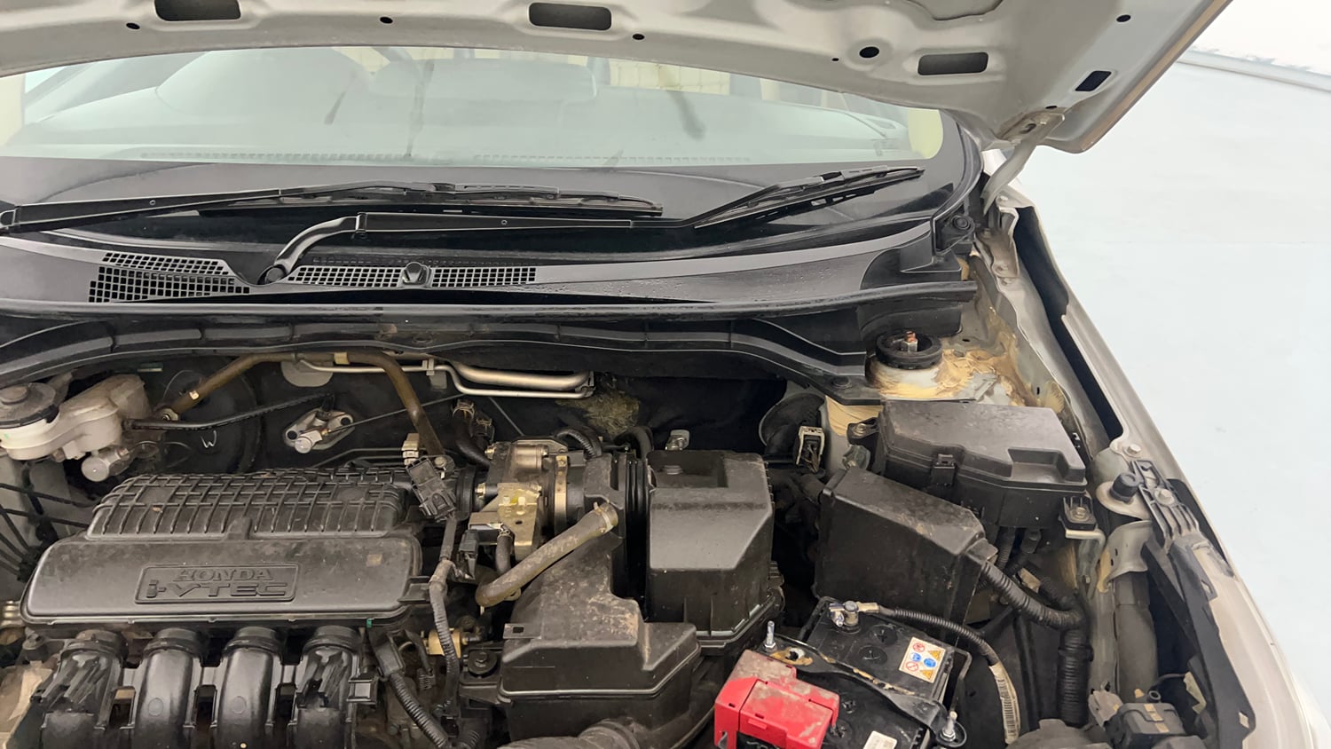 Used 2020 Honda Amaze 1.2 VX MT Petrol Petrol Manual engine ENGINE LEFT SIDE HINGE & APRON VIEW
