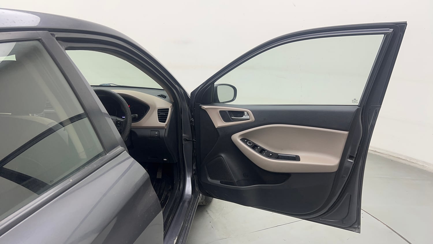 Used 2019 Hyundai Elite i20 Sportz Plus 1.2 Petrol Manual interior RIGHT FRONT DOOR OPEN VIEW