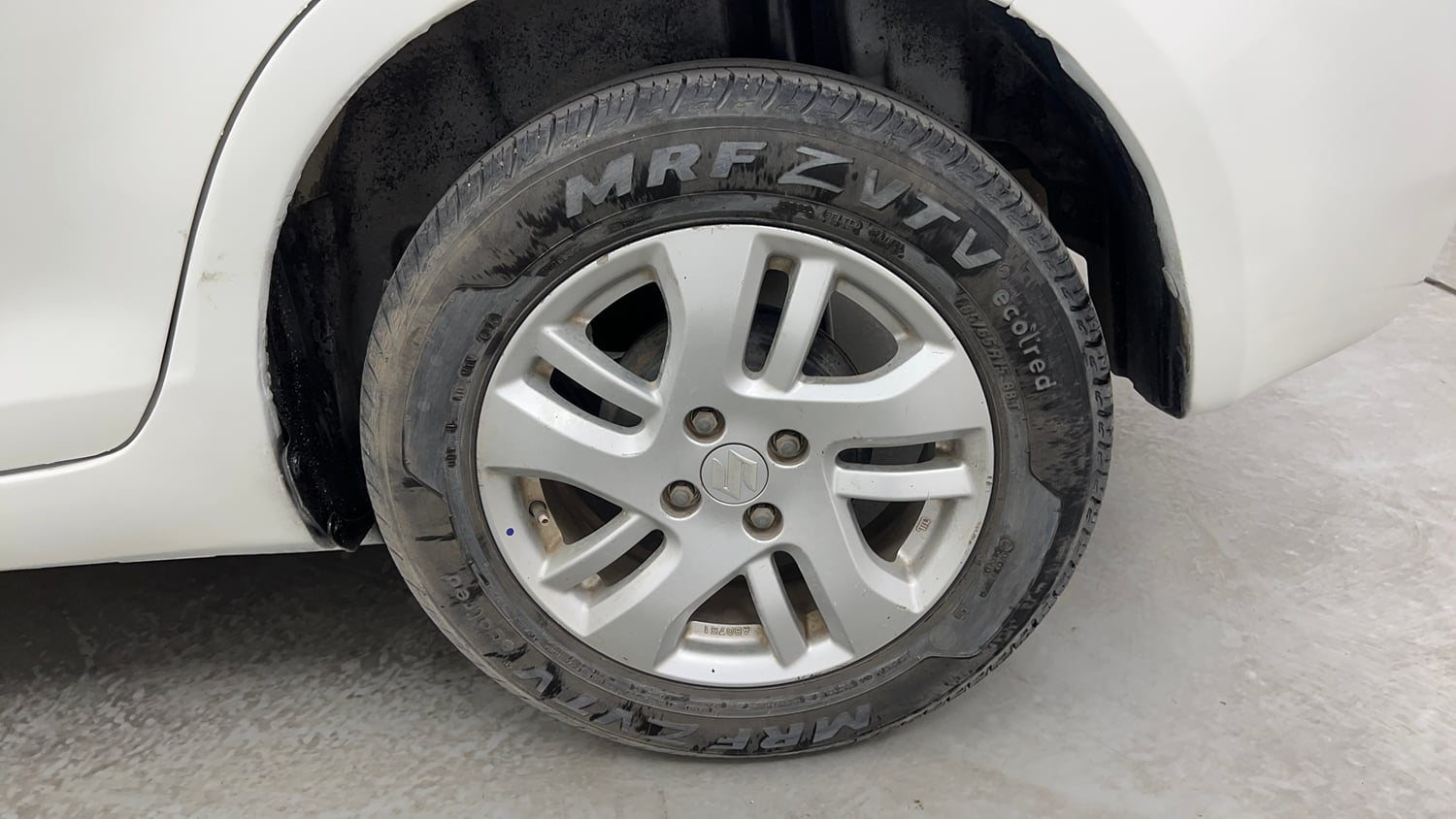 Used 2012 Maruti Suzuki Swift Dzire ZXI Petrol Manual tyres LEFT REAR TYRE RIM VIEW