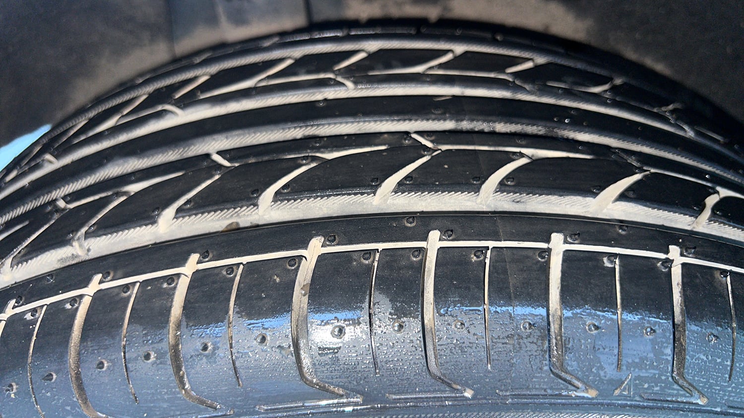 Used 2017 Maruti Suzuki Baleno Zeta 1.2 Petrol Manual tyres RIGHT REAR TYRE TREAD VIEW