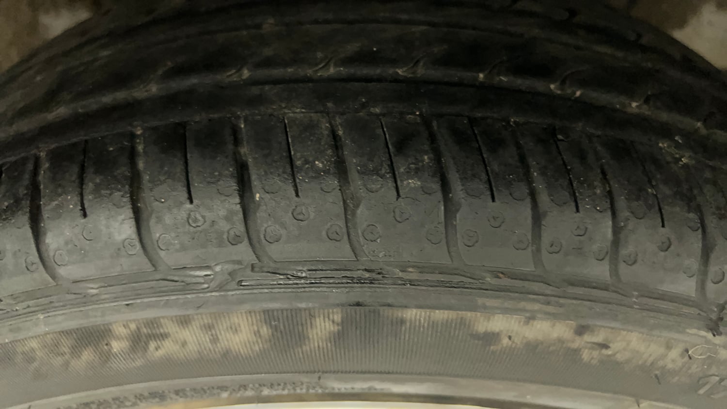 Used 2024 Hyundai Grand i10 Nios Sportz 1.2 Hy-CNG Duo Cng Manual tyres LEFT REAR TYRE TREAD VIEW