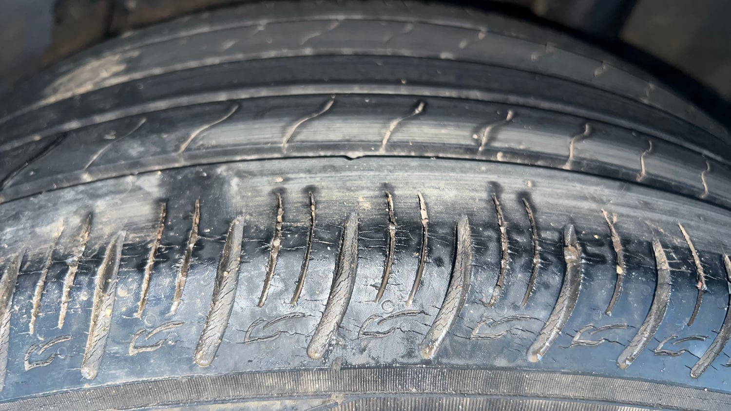 Used 2021 Hyundai Venue SX Plus 1.0 Turbo DCT Petrol Automatic tyres LEFT REAR TYRE TREAD VIEW