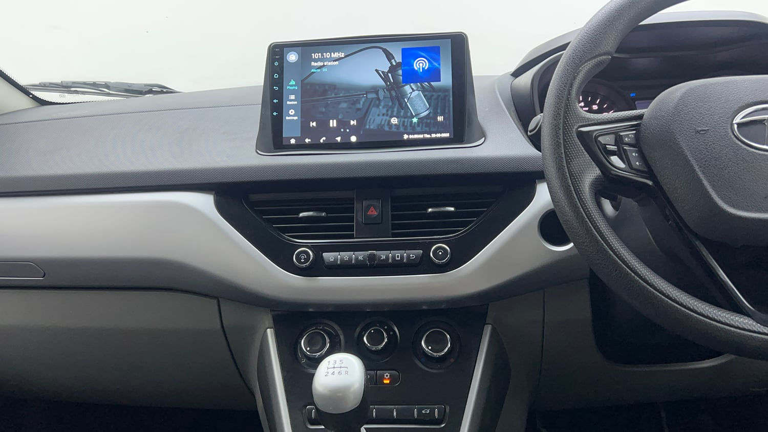 Used 2018 Tata Nexon XM Petrol Manual interior MUSIC SYSTEM & AC CONTROL VIEW