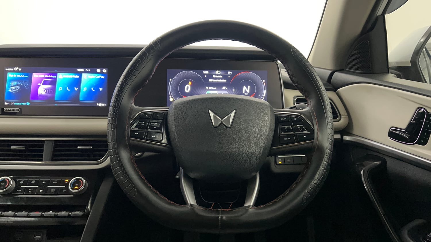 Used 2024 Mahindra XUV700 AX7 Diesel MT 7 STR Diesel Manual interior STEERING VIEW