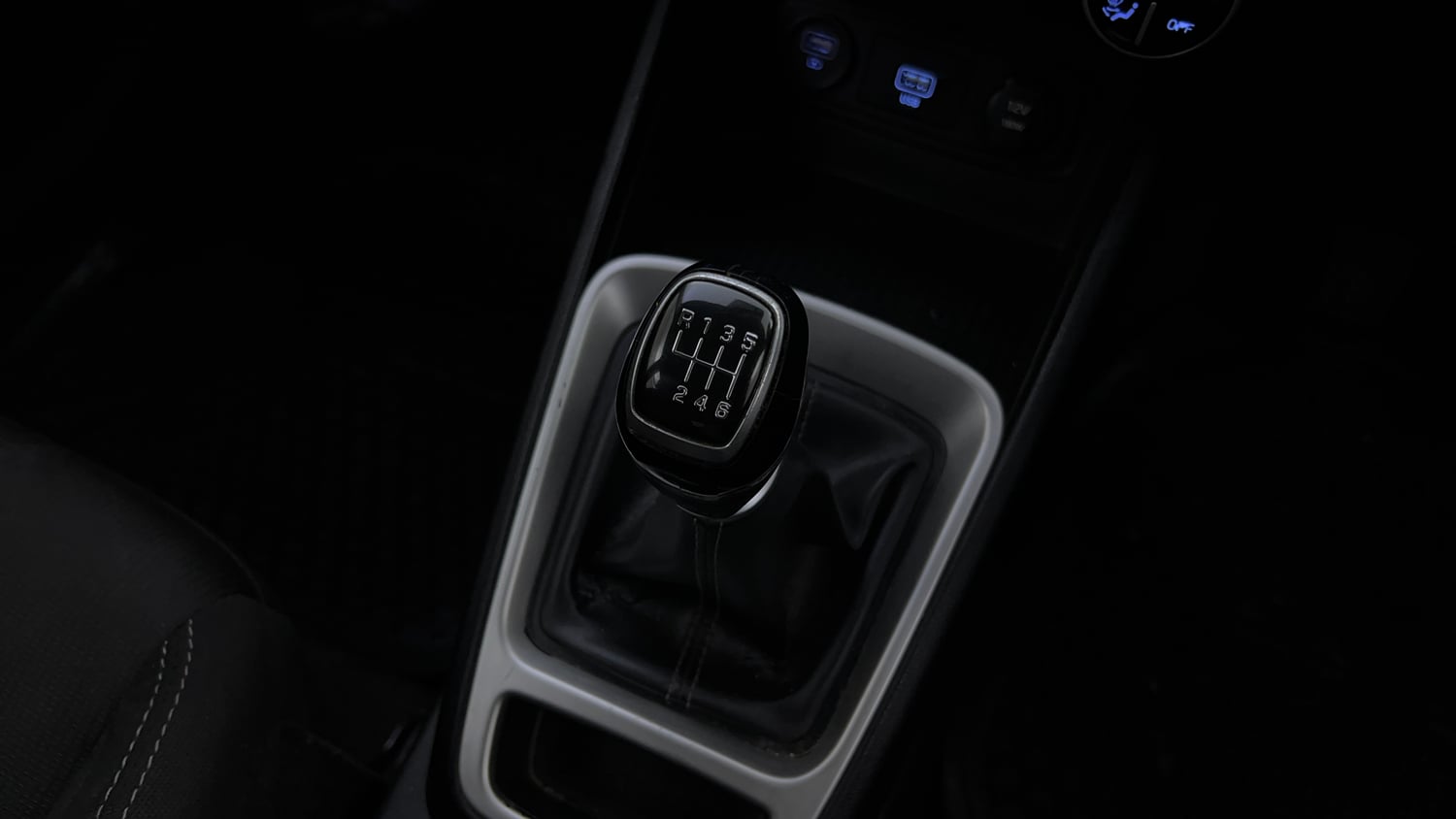 Used 2020 Hyundai Venue SX 1.0 Turbo Petrol Manual interior GEAR  KNOB VIEW