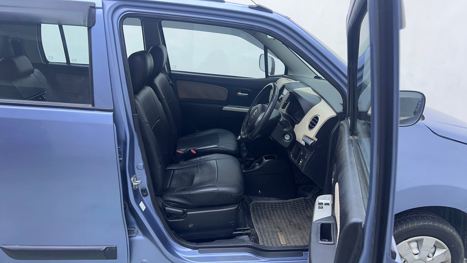 Used 2018 Maruti Suzuki Wagon R LXI CNG Cng Manual interior RIGHT SIDE FRONT DOOR CABIN VIEW