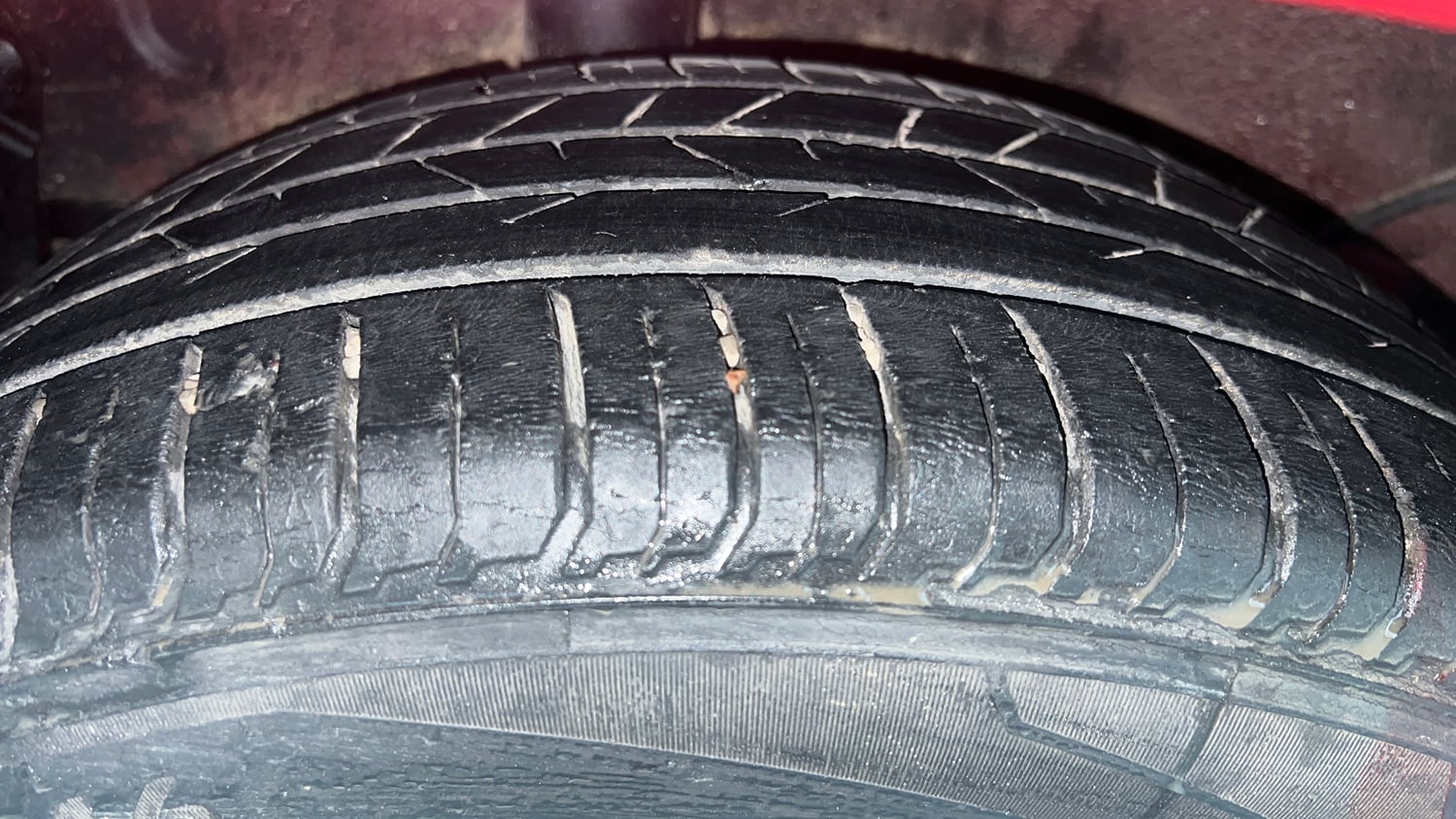 Used 2021 Hyundai i20 Sportz 1.2 MT Petrol Manual tyres RIGHT REAR TYRE TREAD VIEW