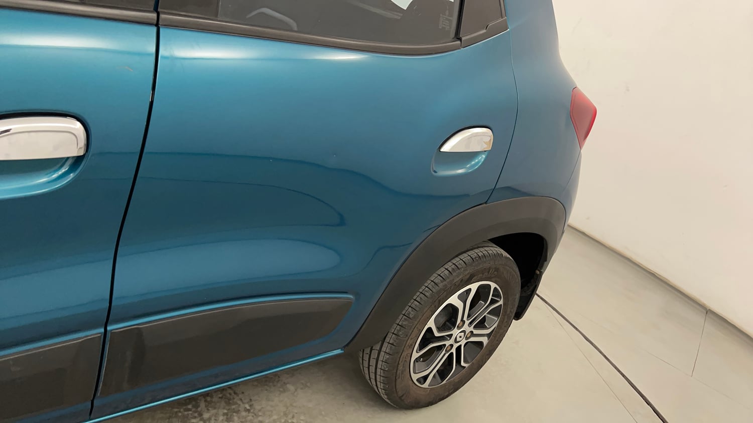 Used 2020 Renault Kwid CLIMBER 1.0 Opt Petrol Manual dents MINOR SCRATCH
