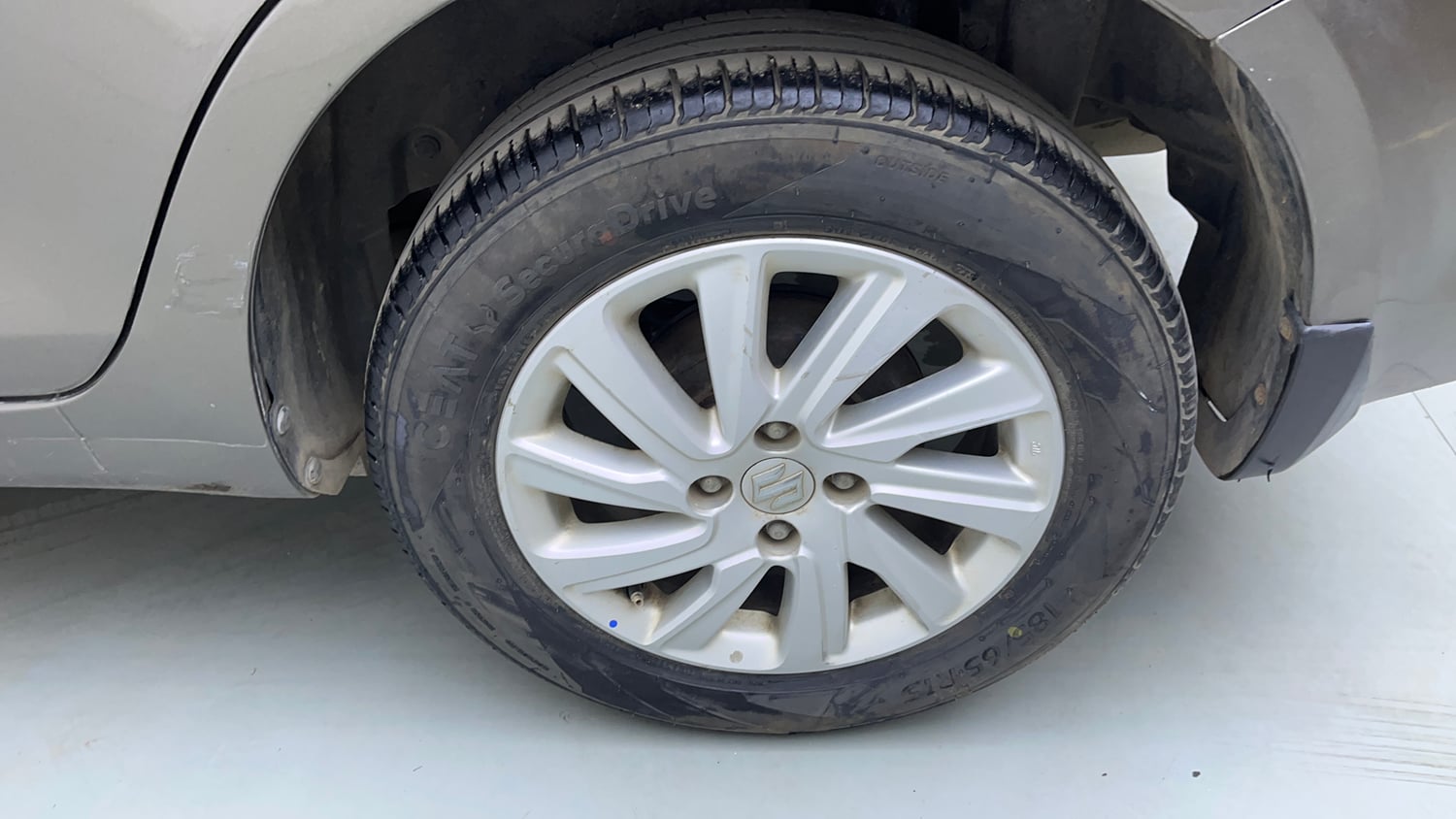 Used 2015 Maruti Suzuki Swift Dzire ZXI Petrol Manual tyres LEFT REAR TYRE RIM VIEW