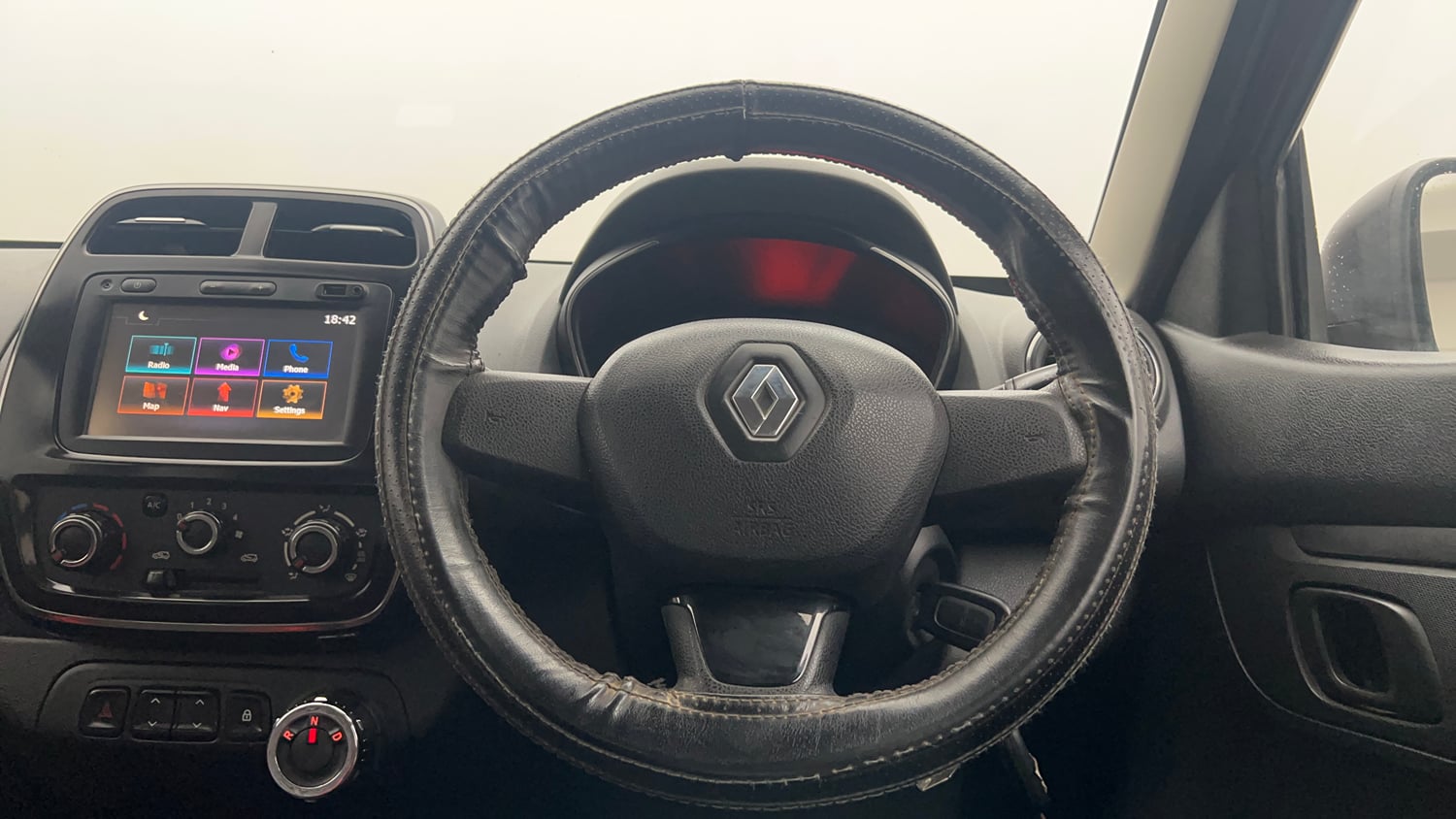 Used 2017 Renault Kwid 1.0 RXT AMT Opt Petrol Automatic interior STEERING VIEW