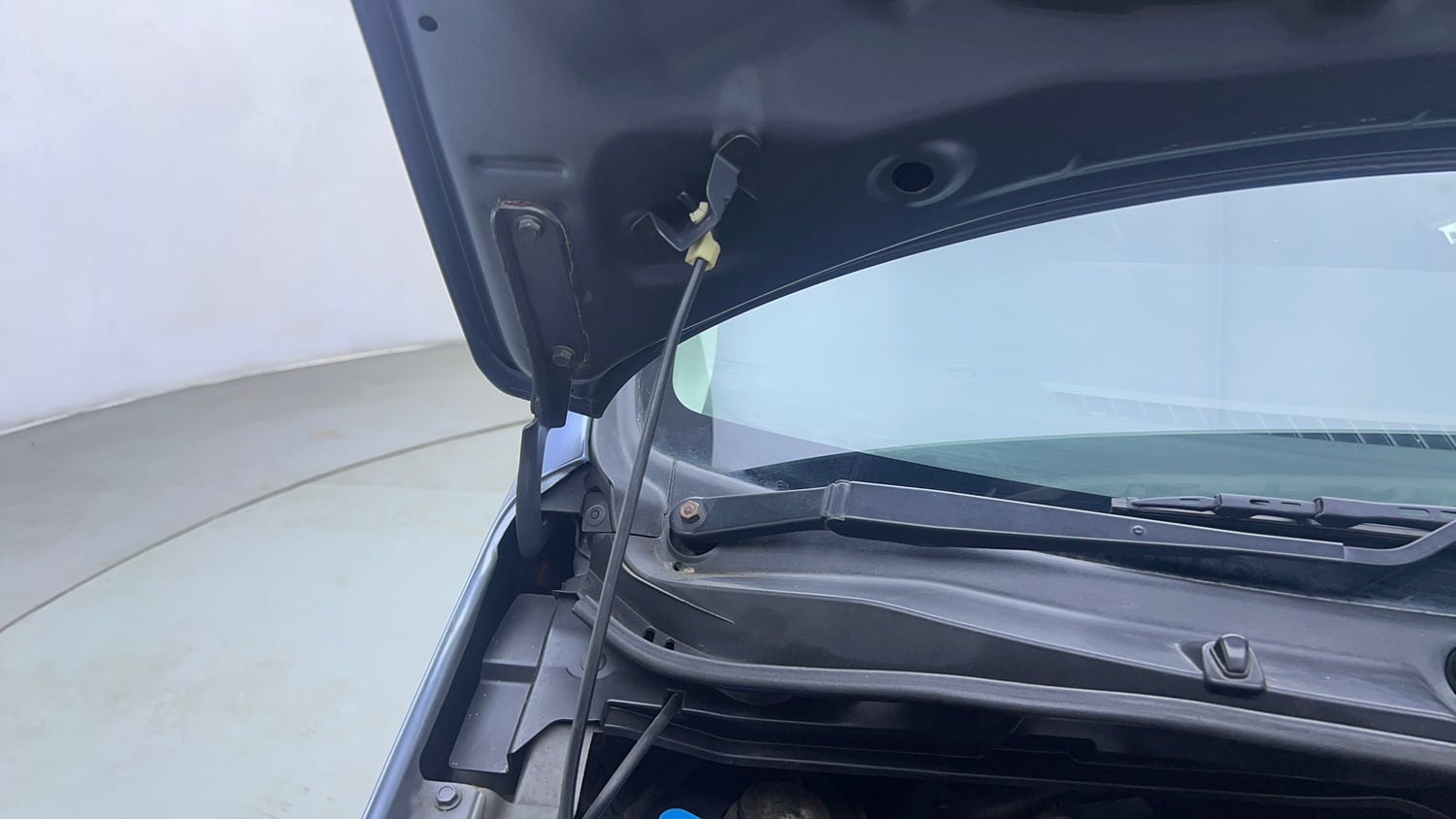 Used 2018 Maruti Suzuki Wagon R LXI CNG Cng Manual engine ENGINE RIGHT SIDE HINGE & APRON VIEW