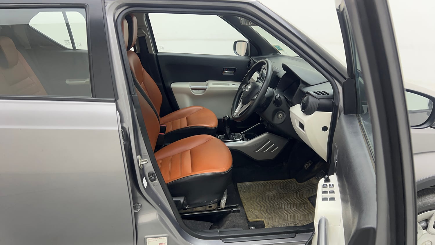 Used 2022 Maruti Suzuki Ignis Delta 1.2 MT Petrol Manual interior RIGHT SIDE FRONT DOOR CABIN VIEW