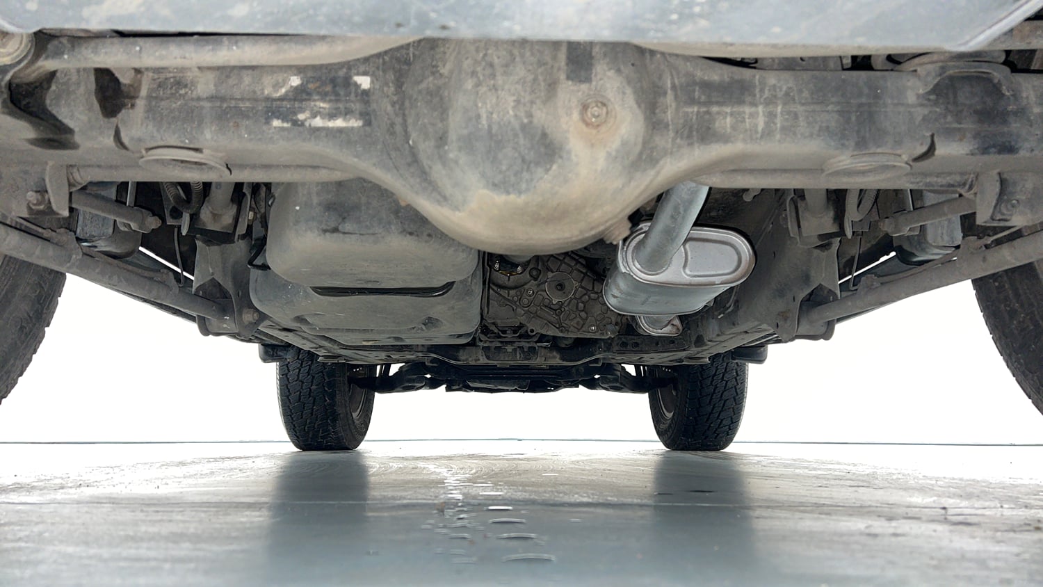 Used 2021 mahindra Thar LX Hard Top Petrol AT 4WD Petrol Automatic extra REAR UNDERBODY VIEW (TAKEN FROM REAR)