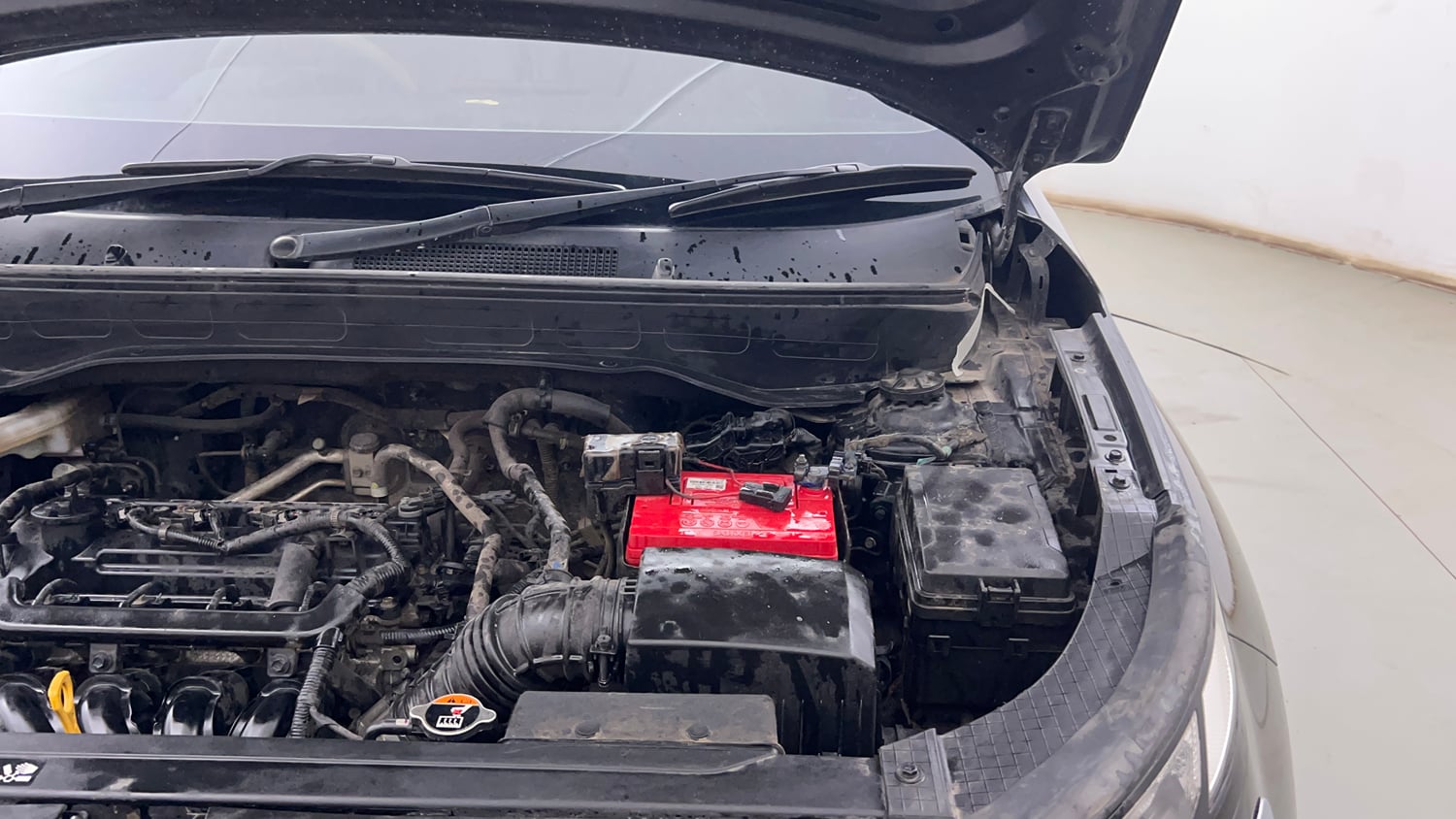 Used 2022 Hyundai Venue SX 1.2 Petrol Petrol Manual engine ENGINE LEFT SIDE HINGE & APRON VIEW