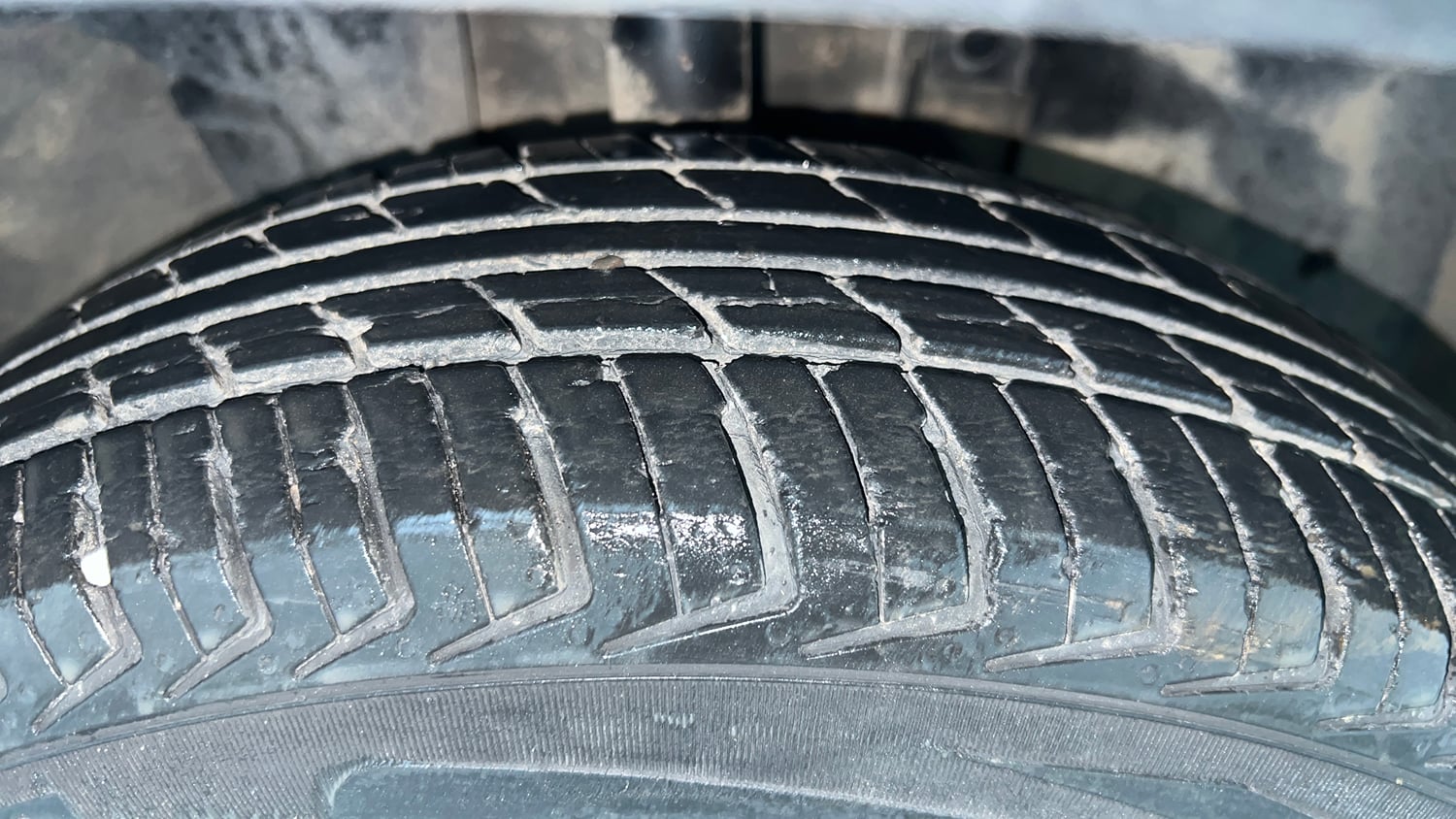 Used 2017 Renault Kwid 1.0 RXT AMT Opt Petrol Automatic tyres RIGHT FRONT TYRE TREAD VIEW