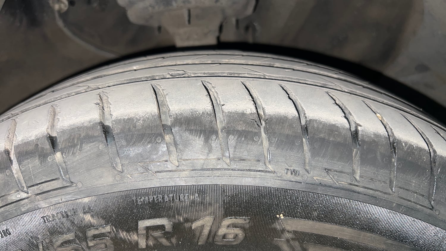 Used 2017 Hyundai Creta SX Plus 1.6 CRDI Diesel Manual tyres RIGHT FRONT TYRE TREAD VIEW
