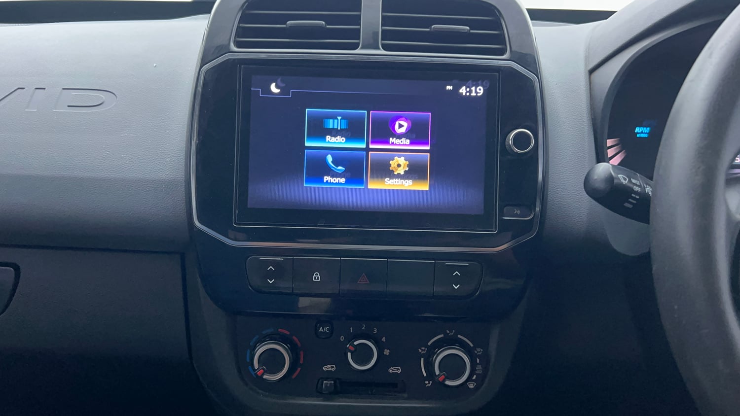 Used 2022 Renault Kwid RXT 1.0 (O) Petrol Manual interior MUSIC SYSTEM & AC CONTROL VIEW