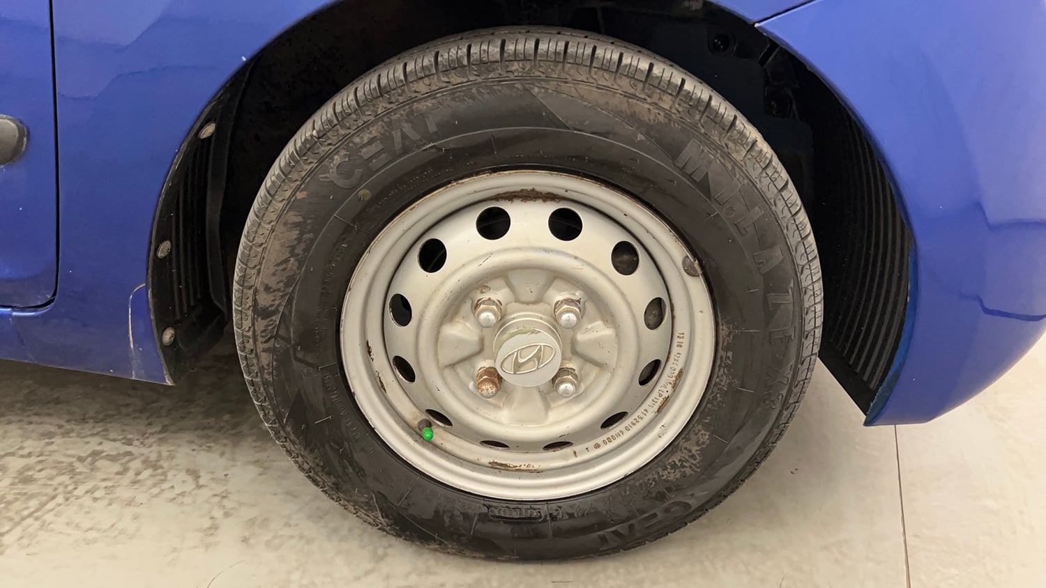 Used 2017 Hyundai Eon Era + AirBag Petrol Manual tyres RIGHT FRONT TYRE RIM VIEW