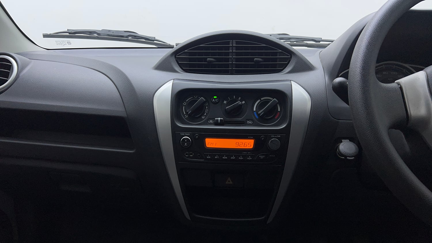 Used 2016 Maruti Suzuki Alto 800 VXi Petrol Manual top_features Integrated (in-dash) music system