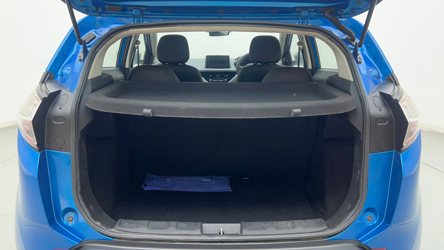 Used 2018 Tata Nexon XM Petrol Manual interior DICKY INSIDE VIEW
