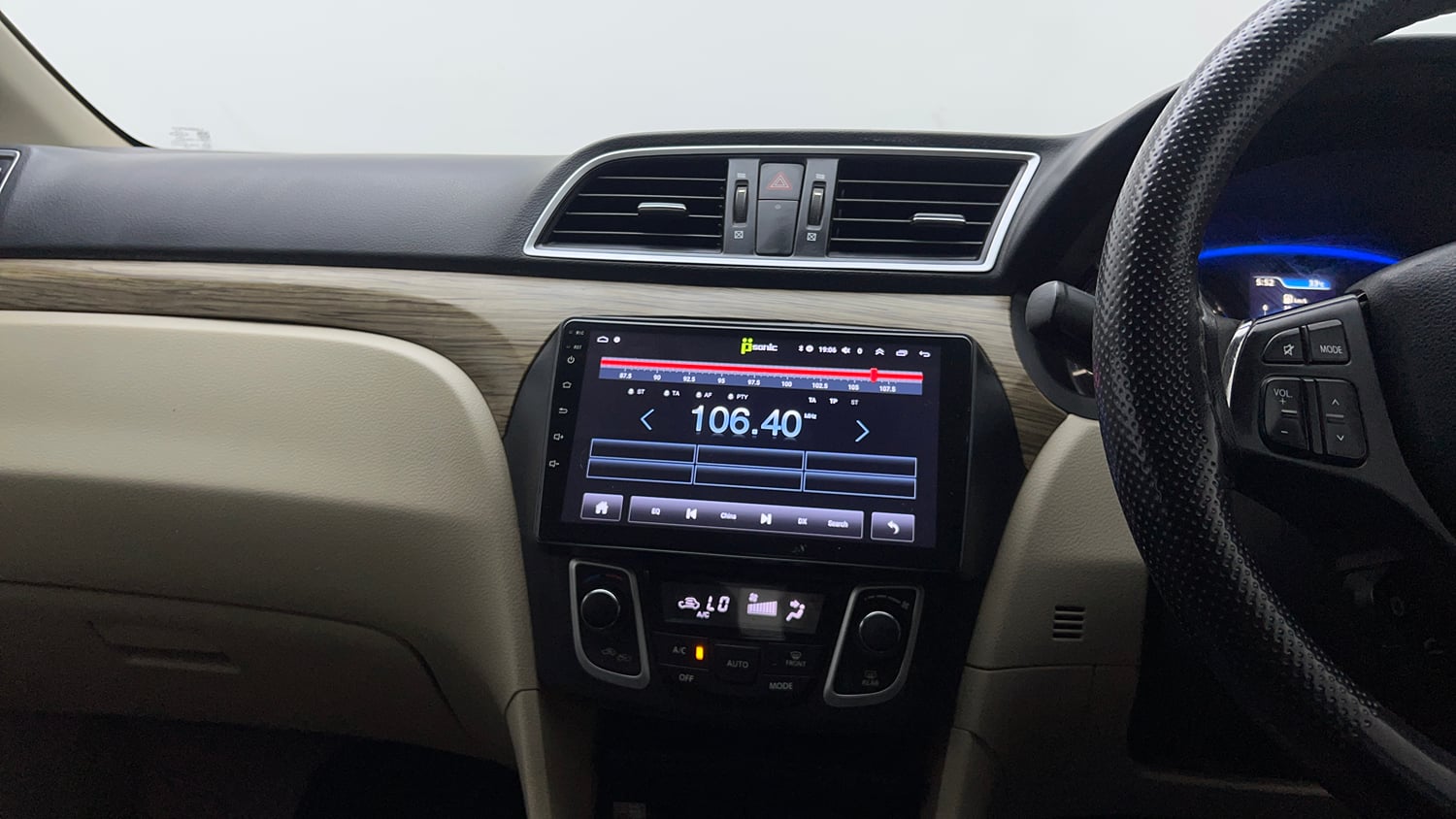 Used 2022 Maruti Suzuki Ciaz Delta 1.5 Petrol Manual top_features Integrated (in-dash) music system
