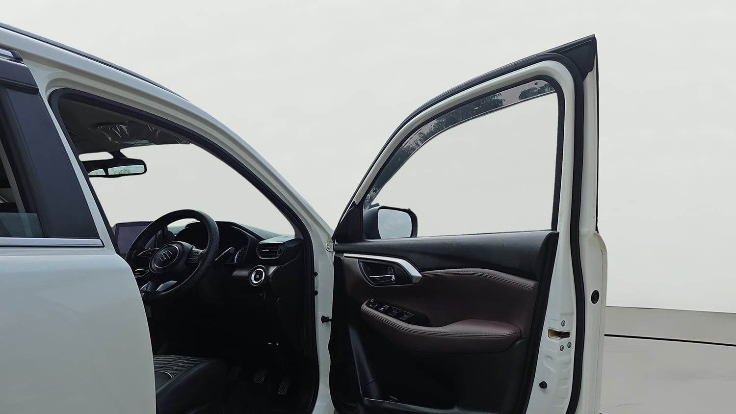 Used 2023 Maruti Suzuki Grand Vitara Zeta Smart Hybrid Petrol Manual interior RIGHT FRONT DOOR OPEN VIEW