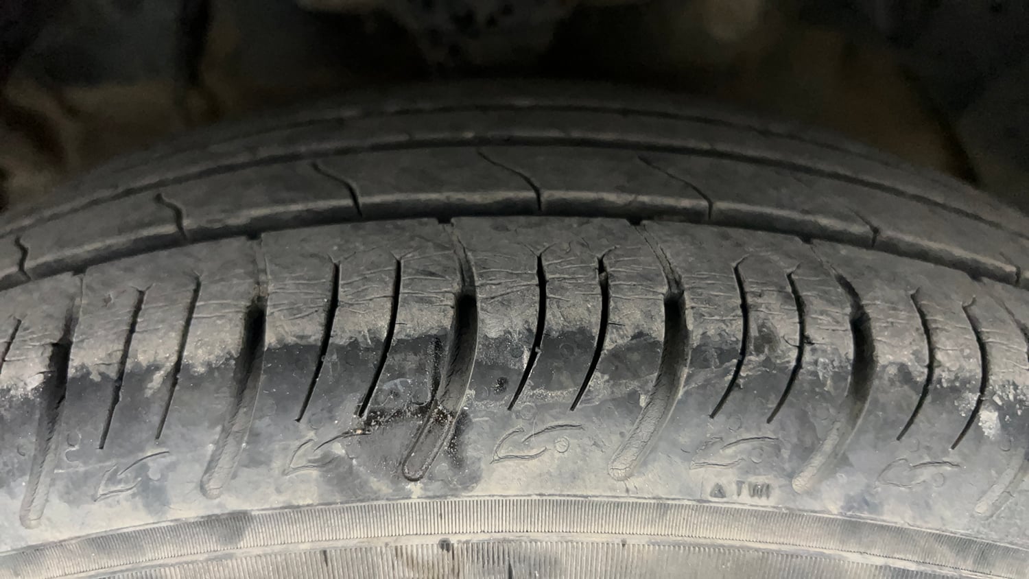 Used 2023 Mahindra XUV 300 W8 (O) 1.2 Petrol AMT Petrol Automatic tyres LEFT FRONT TYRE TREAD VIEW