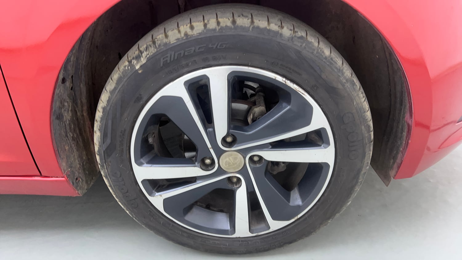 Used 2022 Tata Altroz XZ Petrol Petrol Manual tyres RIGHT FRONT TYRE RIM VIEW