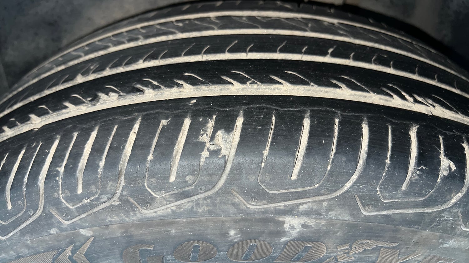 Used 2022 Volkswagen Taigun Highline 1.0 TSI AT Petrol Automatic tyres LEFT REAR TYRE TREAD VIEW