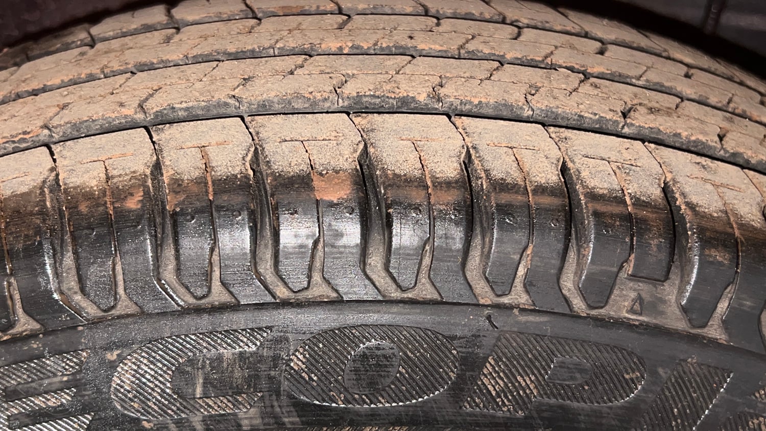 Used 2020 Tata Altroz XE Petrol Petrol Manual tyres RIGHT REAR TYRE TREAD VIEW