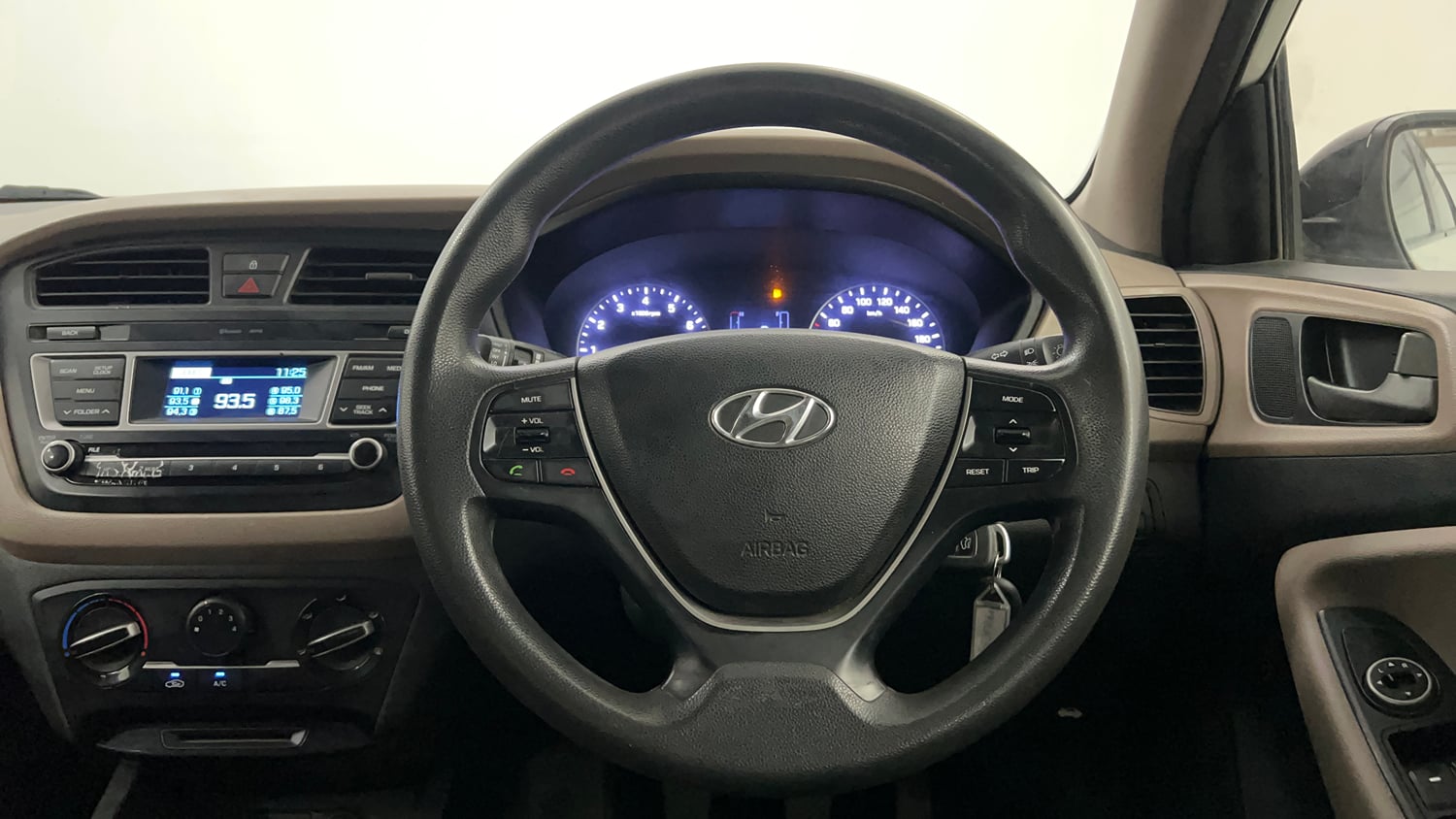 Used 2016 Hyundai Elite i20 Magna 1.2 Petrol Manual interior STEERING VIEW