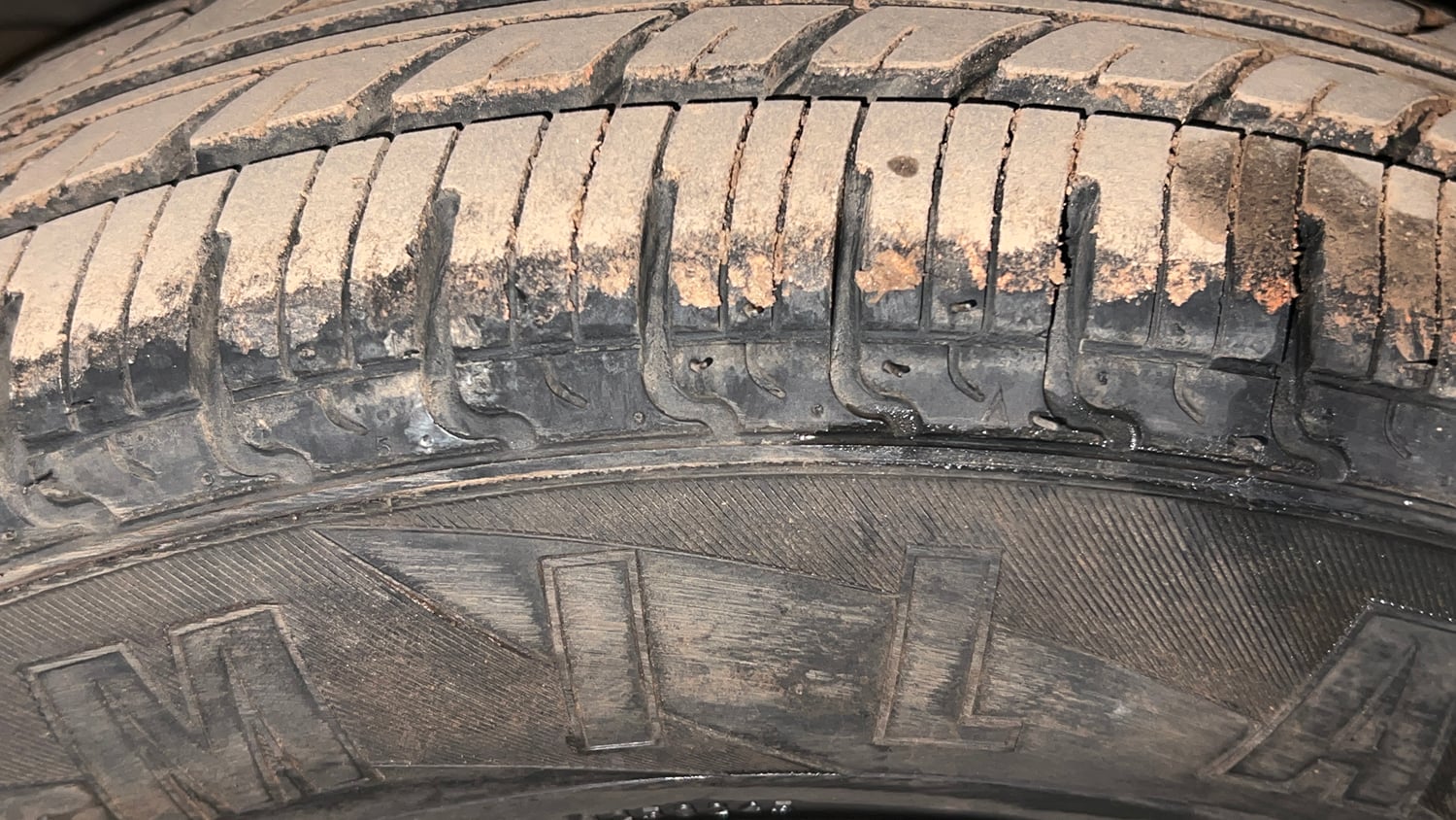 Used 2018 Renault Kwid CLIMBER 1.0 Petrol Manual tyres LEFT FRONT TYRE TREAD VIEW