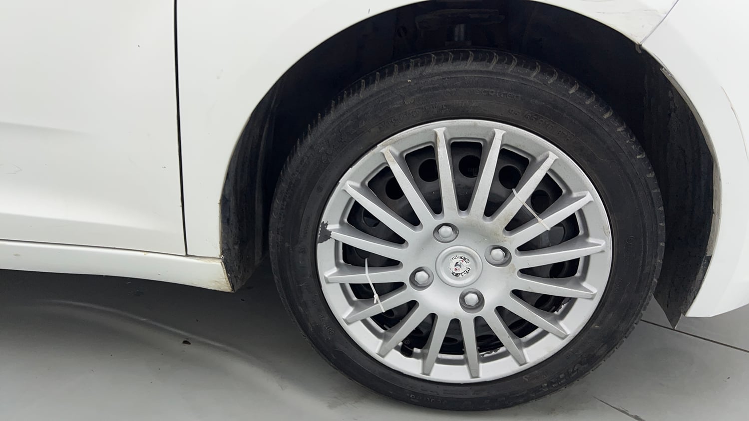 Used 2021 Tata Altroz XT Petrol Petrol Manual tyres RIGHT FRONT TYRE RIM VIEW