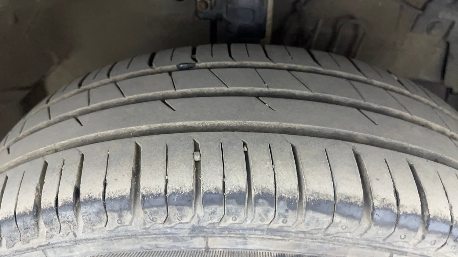Used 2015 Maruti Suzuki Swift Dzire ZXI Petrol Manual tyres RIGHT FRONT TYRE TREAD VIEW