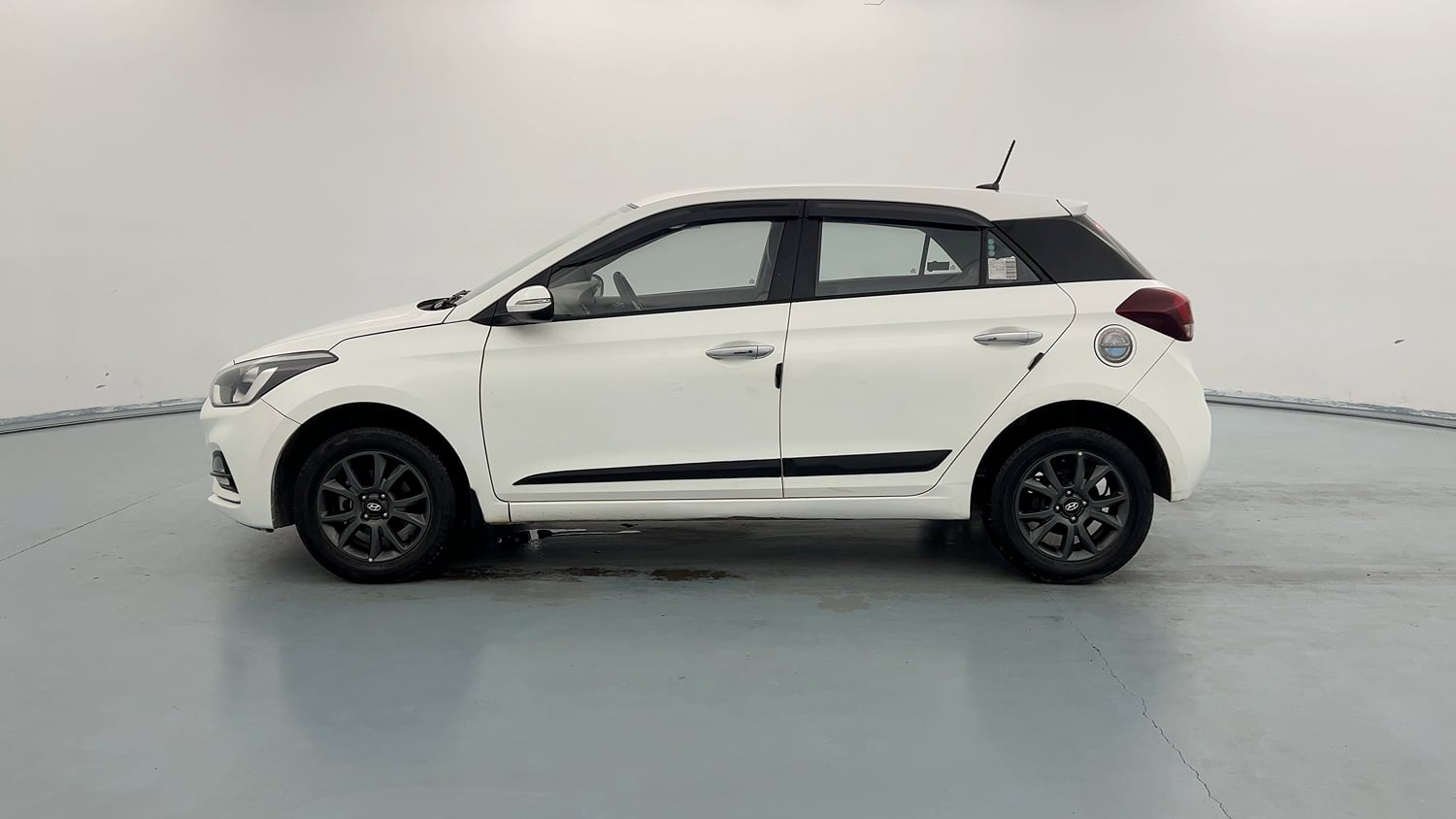 Used 2020 Hyundai Elite i20 Sportz Plus 1.2 Petrol Manual exterior LEFT SIDE VIEW