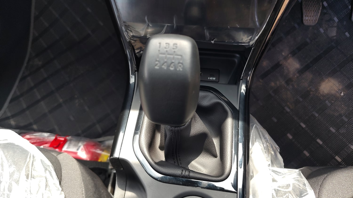 Used 2026 Tata Nexon Creative Plus (PS) 1.2 iCNG 6MT Dual Tone Cng Manual interior GEAR  KNOB VIEW