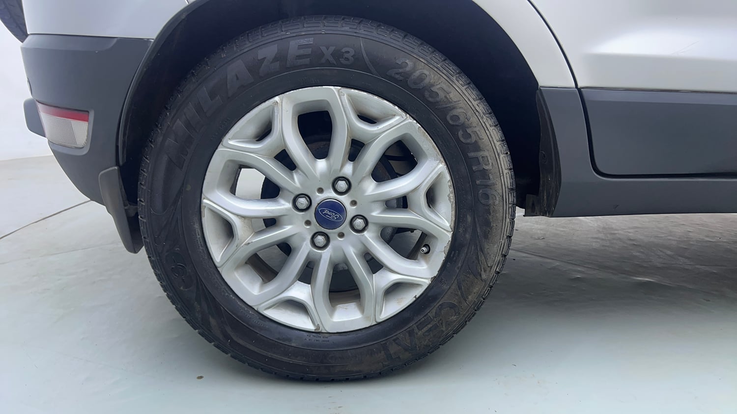 Used 2016 Ford EcoSport Titanium 1.5L Ti-VCT Petrol Manual tyres RIGHT REAR TYRE RIM VIEW