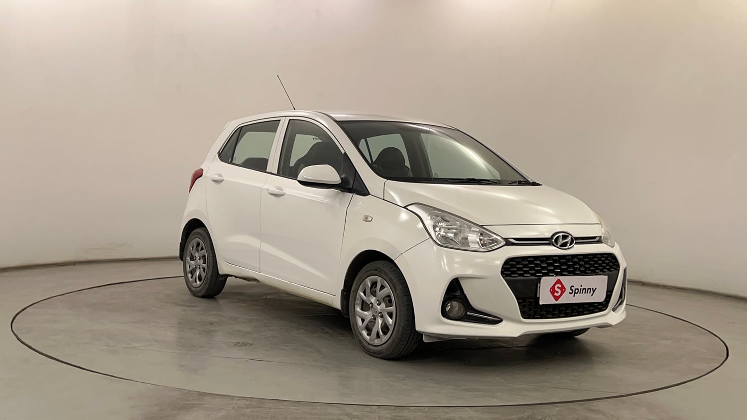 Used 2018 Hyundai Grand i10 Magna 1.2 Kappa VTVT Petrol Manual exterior RIGHT FRONT CORNER VIEW