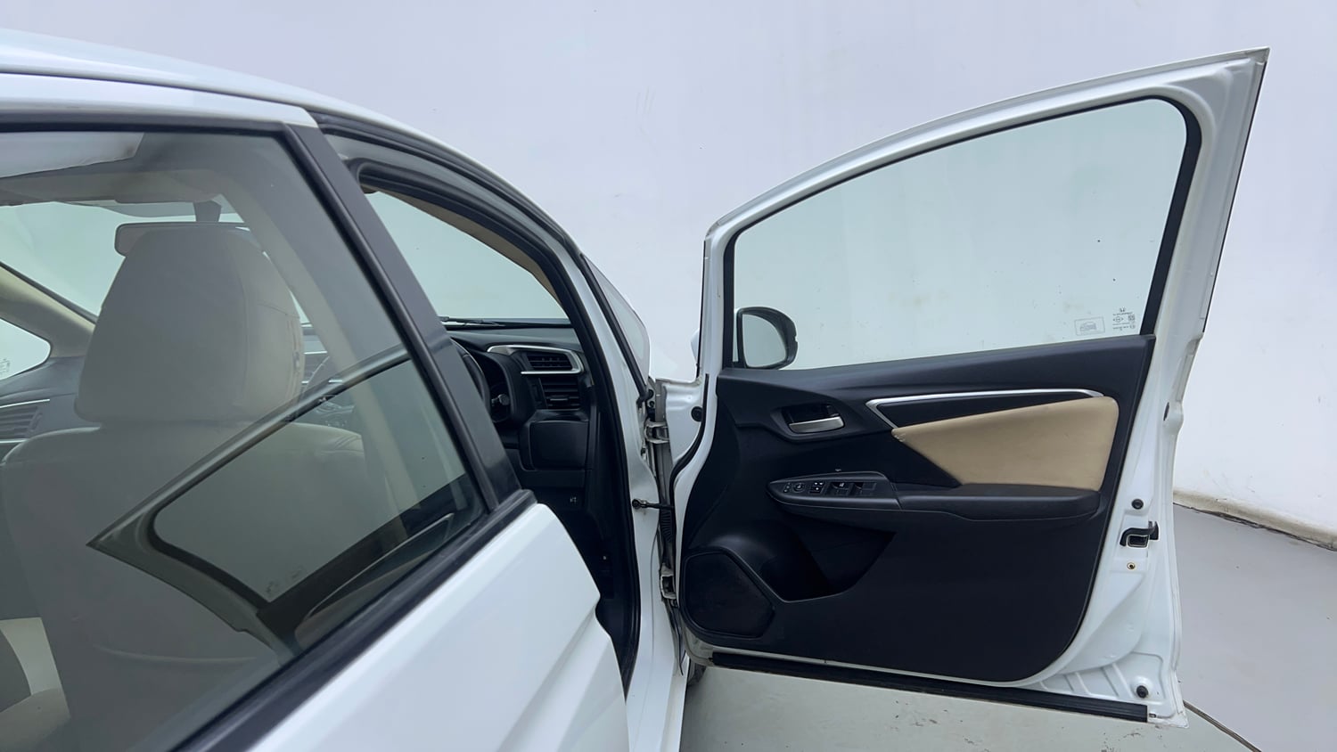 Used 2018 Honda Jazz VX CVT Petrol Petrol Automatic interior RIGHT FRONT DOOR OPEN VIEW