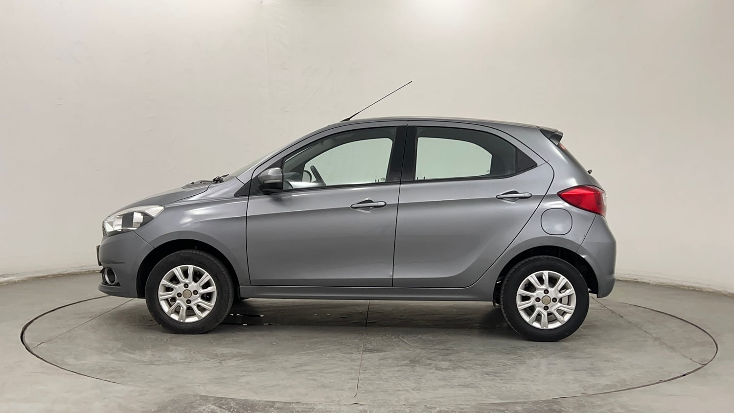Used 2018 Tata Tiago Revotron XZ Petrol Manual exterior LEFT SIDE VIEW