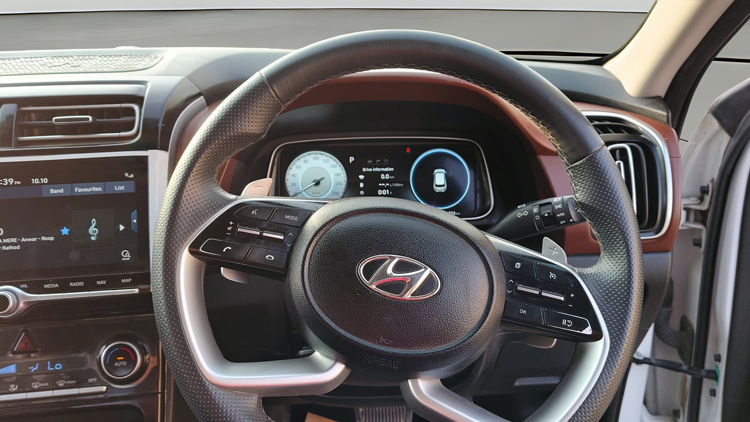 Used 2022 Hyundai Alcazar Signature (O) 6 STR 1.5 Diesel AT Diesel Automatic interior STEERING VIEW