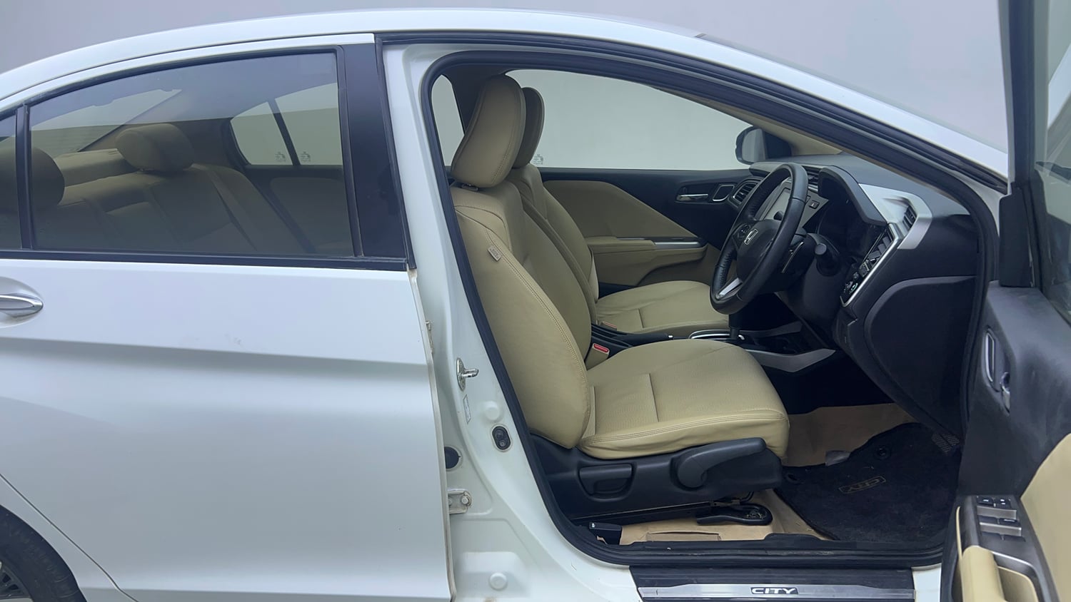 Used 2020 Honda City ZX CVT Petrol Petrol Automatic interior RIGHT SIDE FRONT DOOR CABIN VIEW