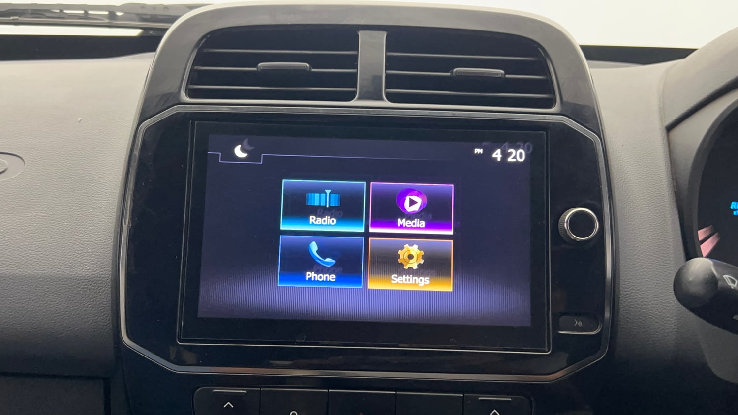Used 2022 Renault Kwid RXT 1.0 (O) Petrol Manual top_features Touch screen infotainment system