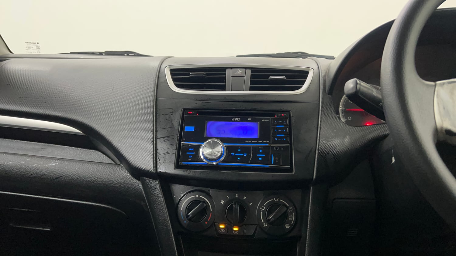 Used 2012 Maruti Suzuki Swift VXi Petrol Manual interior MUSIC SYSTEM & AC CONTROL VIEW