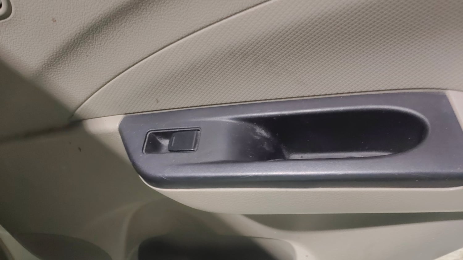 Used 2015 Maruti Suzuki Celerio VXi AMT Petrol Automatic top_features Rear power window