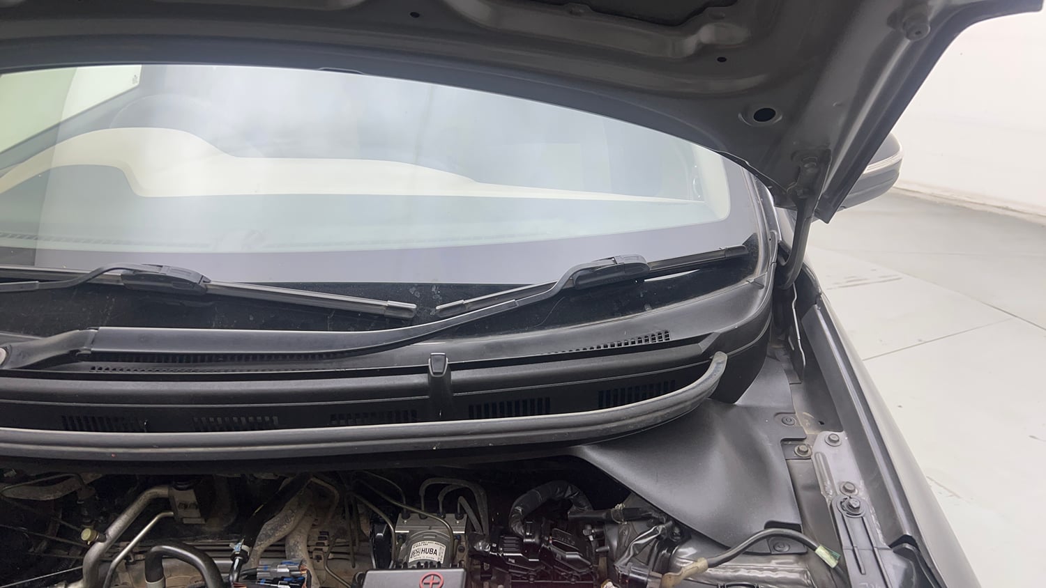 Used 2019 Hyundai Elite i20 Sportz Plus 1.2 Petrol Manual engine ENGINE LEFT SIDE HINGE & APRON VIEW